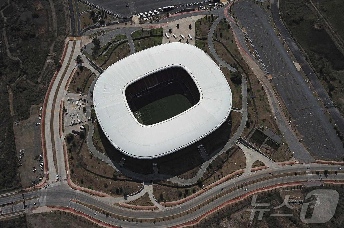 본문 이미지 - 1571m 고지대에 위치한 멕시코 과달라하라의 아크론 스타디움ⓒ AFP=뉴스1