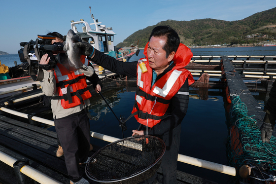 우럭 잡아보는 정청래 대표