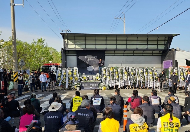 숨진 조합원 분향소서 화물연대본부 결의 대회