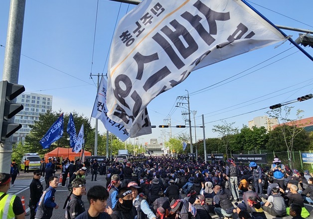 민주노총 화물연대 1200명 집결…"CU BGF·경찰 규탄"