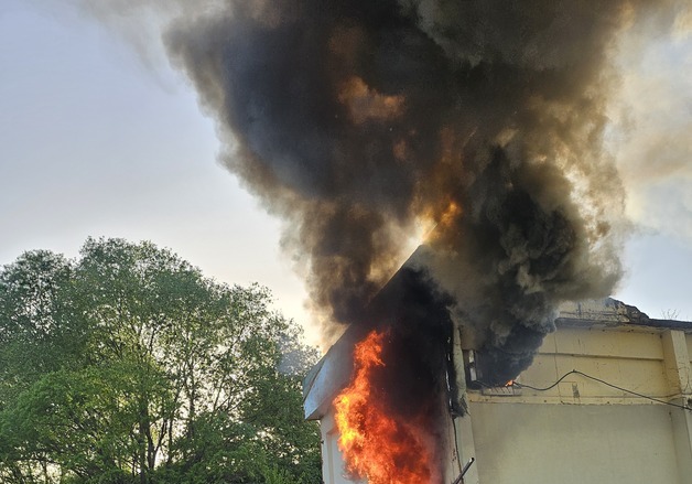 나주 화학비료 업체서 불…소방당국 진화 중