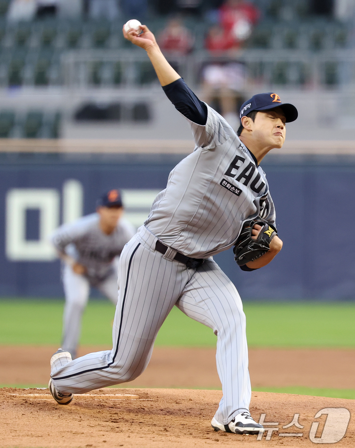 (서울=뉴스1) 김성진 기자 = 21일 서울 송파구 잠실야구장에서 열린 '2026 신한 SOL KBO리그' 한화 이글스와 LG 트윈스의 경기에서 한화 선발 문동주가 역투하고 있다. …