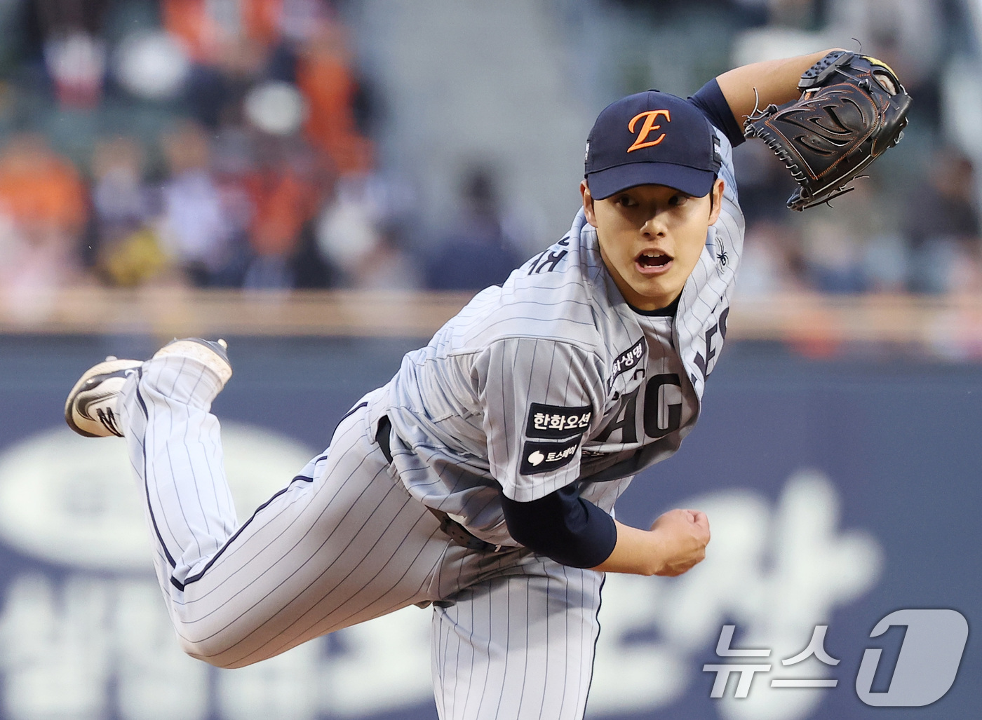 (서울=뉴스1) 김성진 기자 = 21일 서울 송파구 잠실야구장에서 열린 '2026 신한 SOL KBO리그' 한화 이글스와 LG 트윈스의 경기에서 한화 선발 문동주가 역투하고 있다. …