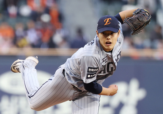 문동주의 힘찬 투구