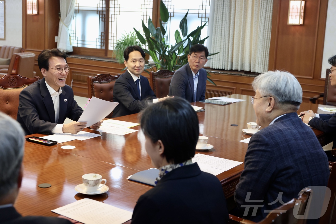 (서울=뉴스1) = 김민석 국무총리가 21일 서울 종로구 정부서울청사에서 열린 에너지 안보 및 과학기술 경쟁력 강화를 위한 전문가 간담회에서 발언하고 있다. (국무총리실 제공. 재 …