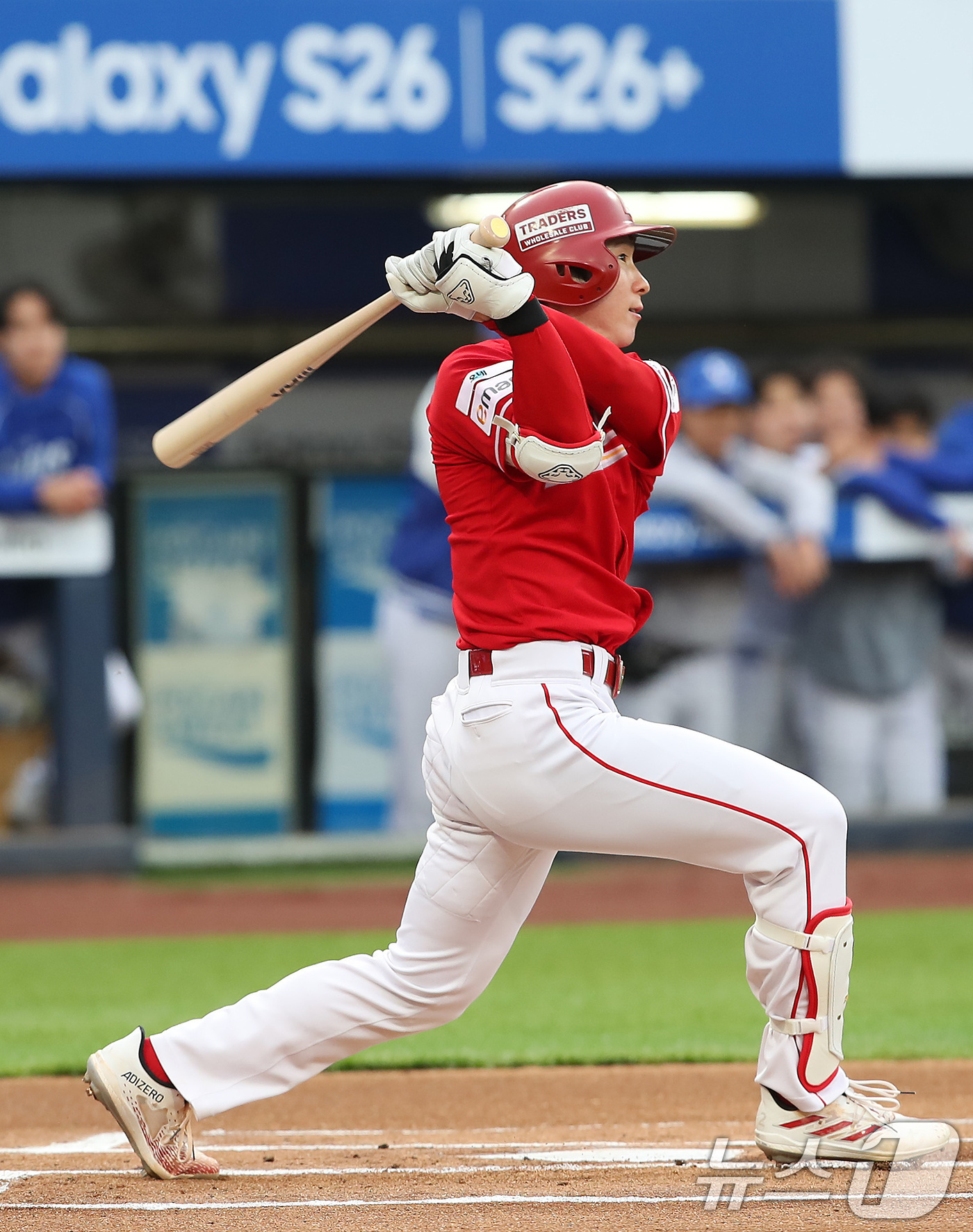 (대구=뉴스1) 공정식 기자 = 21일 오후 대구 삼성라이온즈파크에서 열린 프로야구 '2026 신한 SOL KBO리그' SSG 랜더스와 삼성 라이온즈의 경기, 1회초 SSG 선두타 …