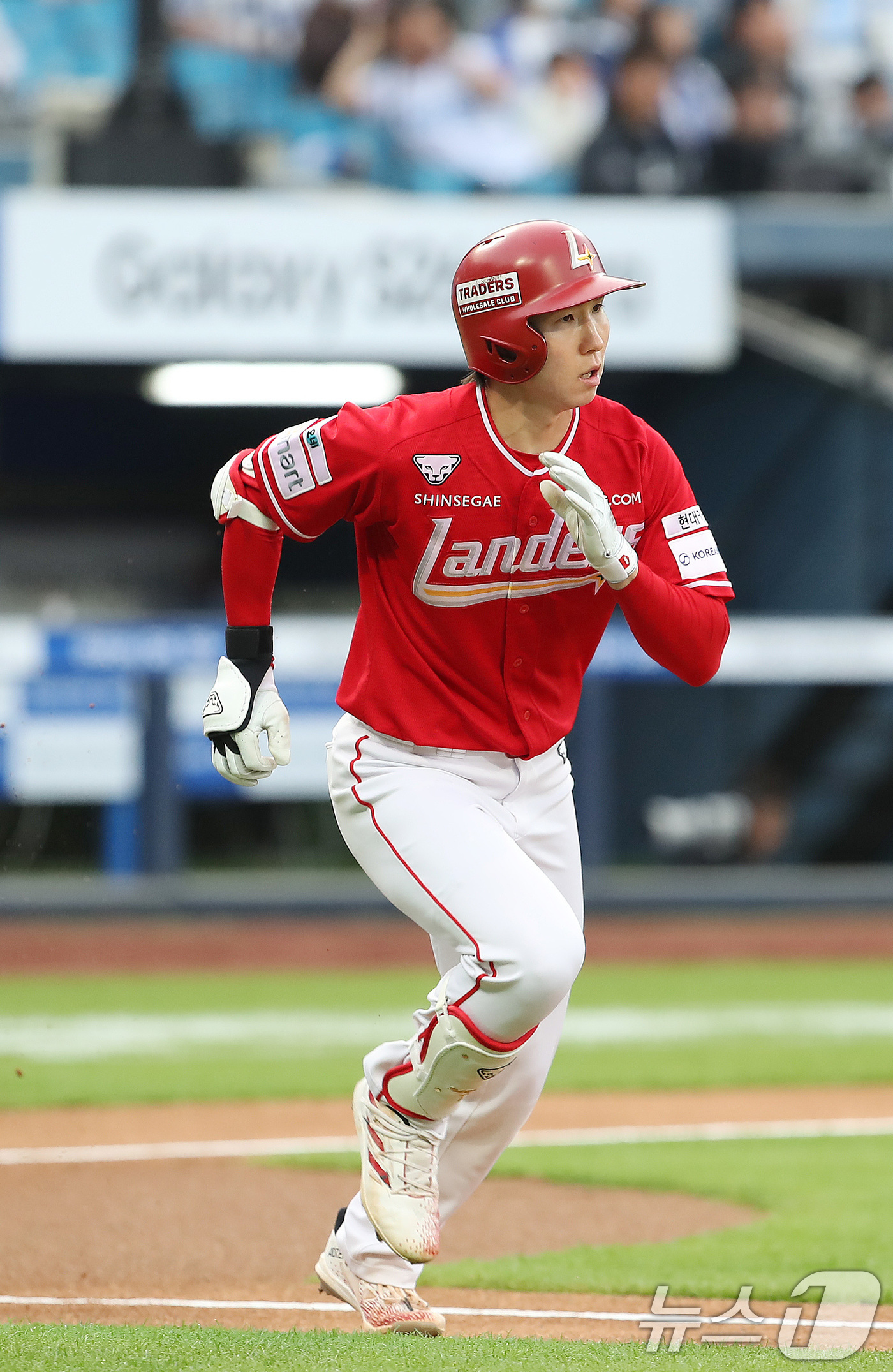 (대구=뉴스1) 공정식 기자 = 21일 오후 대구 삼성라이온즈파크에서 열린 프로야구 '2026 신한 SOL KBO리그' SSG 랜더스와 삼성 라이온즈의 경기, 1회초 SSG 선두타 …