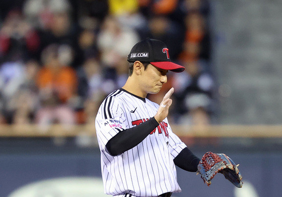 신민재, 아쉬운 송구실책