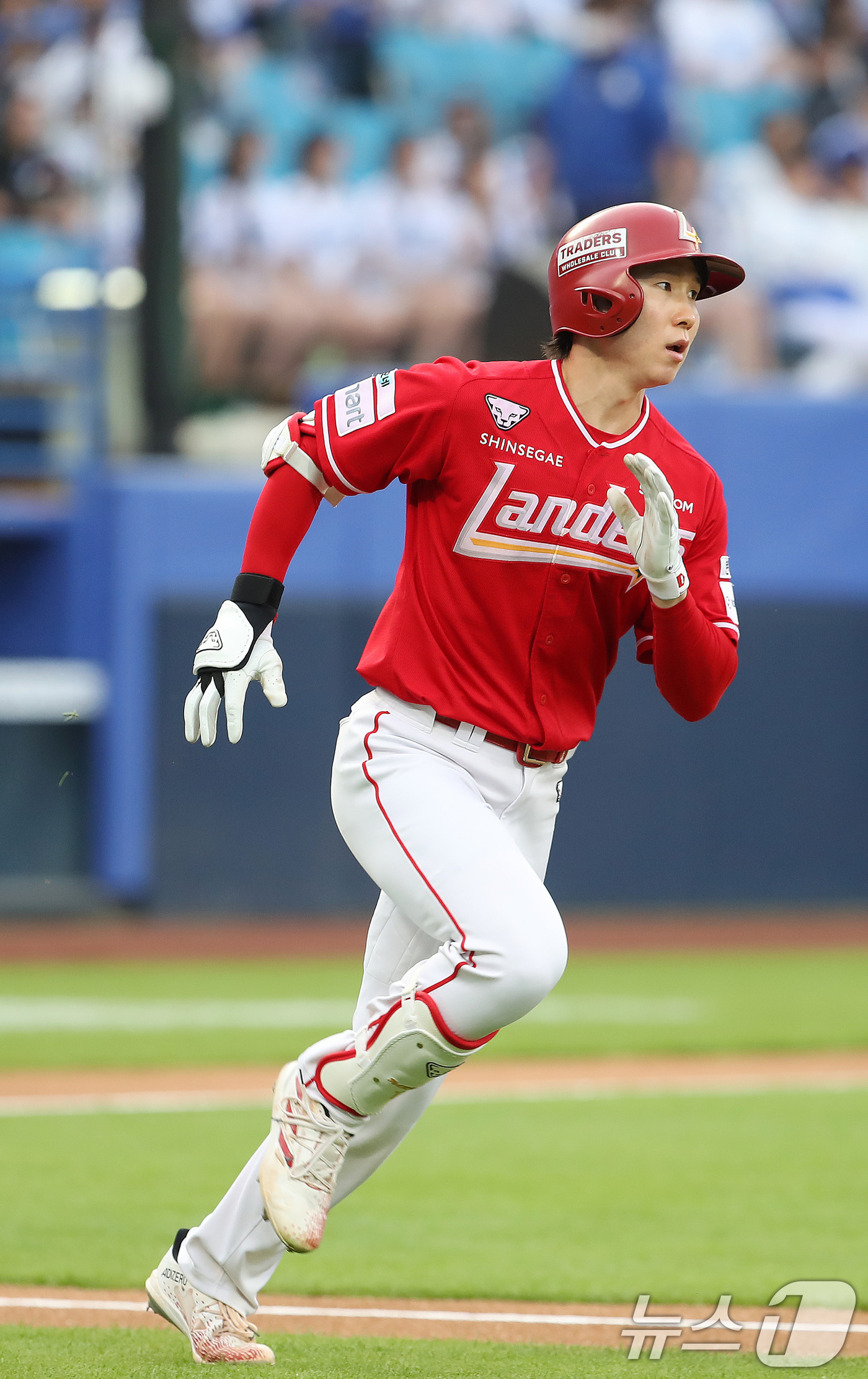 (대구=뉴스1) 공정식 기자 = 21일 오후 대구 삼성라이온즈파크에서 열린 프로야구 '2026 신한 SOL KBO리그' SSG 랜더스와 삼성 라이온즈의 경기, 1회초 SSG 선두타 …