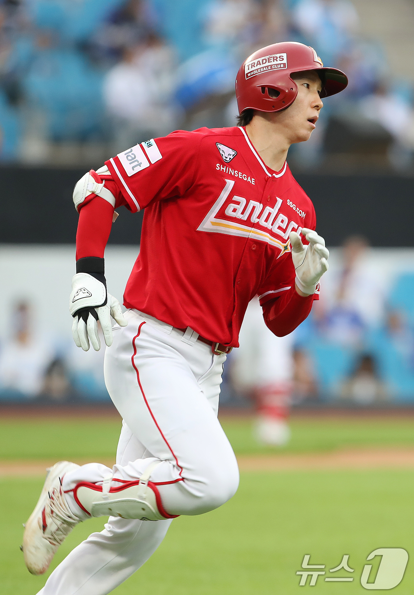 (대구=뉴스1) 공정식 기자 = 21일 오후 대구 삼성라이온즈파크에서 열린 프로야구 '2026 신한 SOL KBO리그' SSG 랜더스와 삼성 라이온즈의 경기, 1회초 SSG 선두타 …