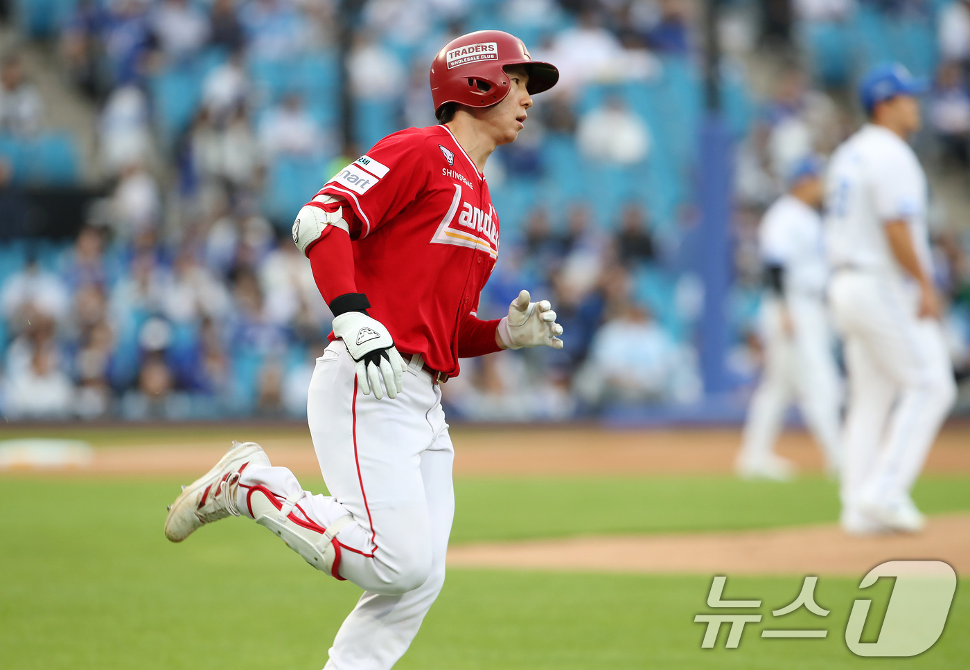 (대구=뉴스1) 공정식 기자 = 21일 오후 대구 삼성라이온즈파크에서 열린 프로야구 '2026 신한 SOL KBO리그' SSG 랜더스와 삼성 라이온즈의 경기, 1회초 SSG 선두타 …