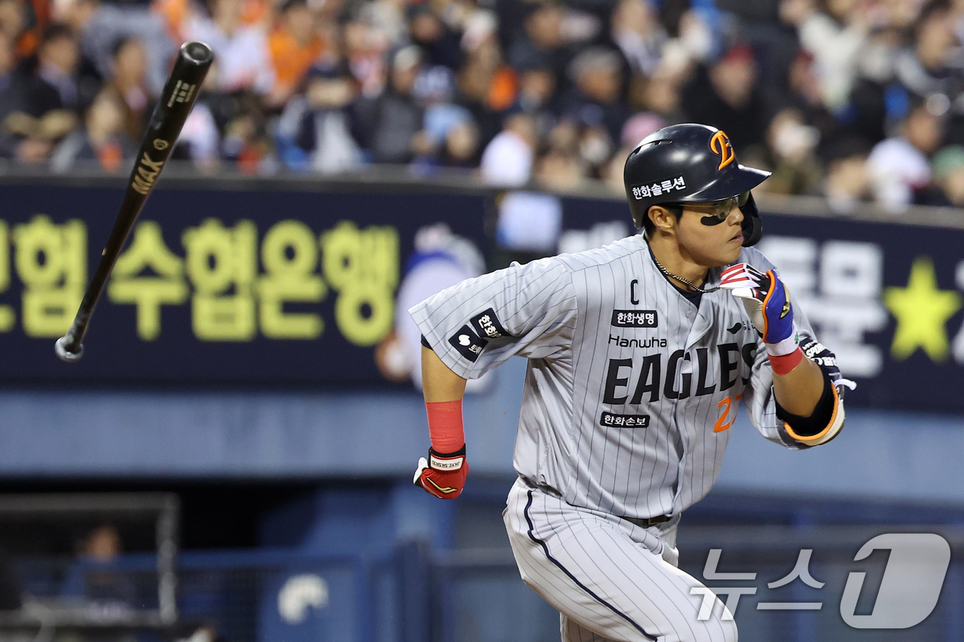 (서울=뉴스1) 김성진 기자 = 21일 서울 송파구 잠실야구장에서 열린 '2026 신한 SOL KBO리그' 한화 이글스와 LG 트윈스의 경기, 한화 채은성이 4회초 1사 안타를 치 …