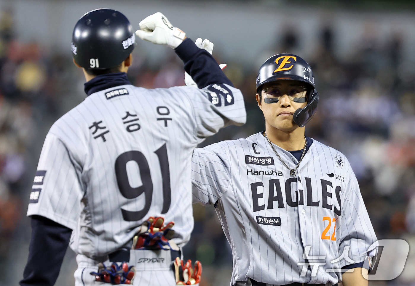 (서울=뉴스1) 김성진 기자 = 21일 서울 송파구 잠실야구장에서 열린 '2026 신한 SOL KBO리그' 한화 이글스와 LG 트윈스의 경기, 한화 채은성이 4회초 1사 안타를 친 …