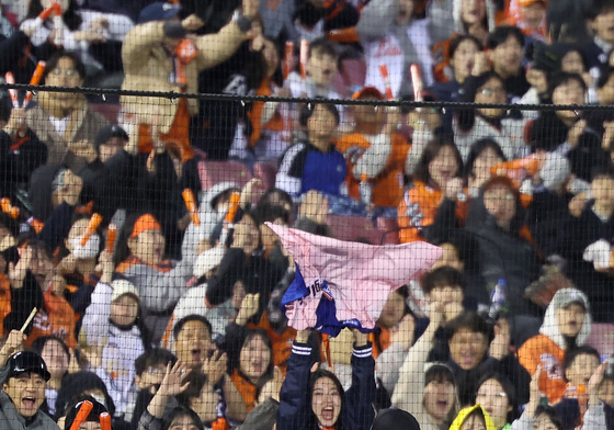 한화팬 열광하게 만드는 오지환의 포구실책