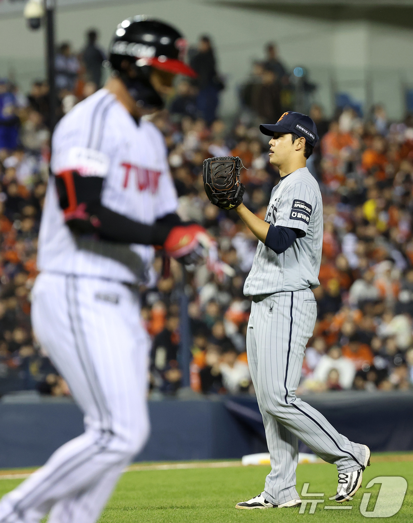 (서울=뉴스1) 김성진 기자 = 21일 서울 송파구 잠실야구장에서 열린 '2026 신한 SOL KBO리그' 한화 이글스와 LG 트윈스의 경기, 한화 선발 문동주가 4회말 1사 1, …