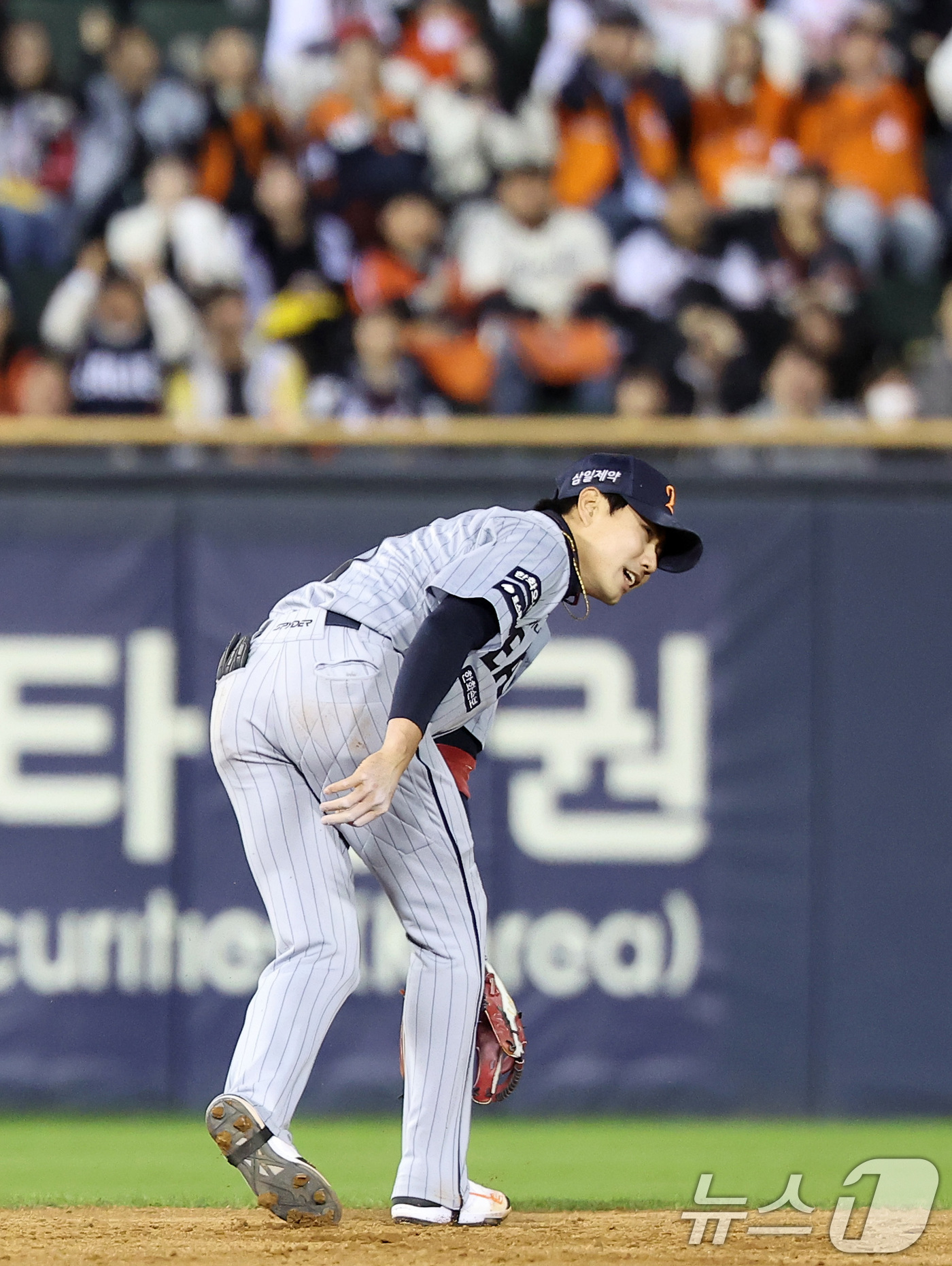 (서울=뉴스1) 김성진 기자 = 21일 서울 송파구 잠실야구장에서 열린 '2026 신한 SOL KBO리그' 한화 이글스와 LG 트윈스의 경기, 한화 심우준이 4회말 1사 만루 상황 …