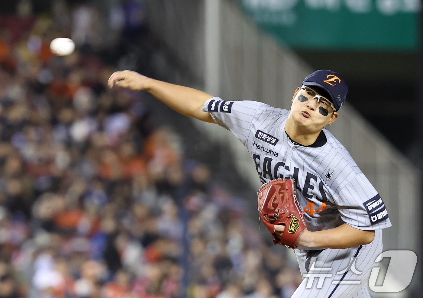 (서울=뉴스1) 김성진 기자 = 21일 서울 송파구 잠실야구장에서 열린 '2026 신한 SOL KBO리그' 한화 이글스와 LG 트윈스의 경기, 한화 김서현이 4회말 2사 2루 상황 …