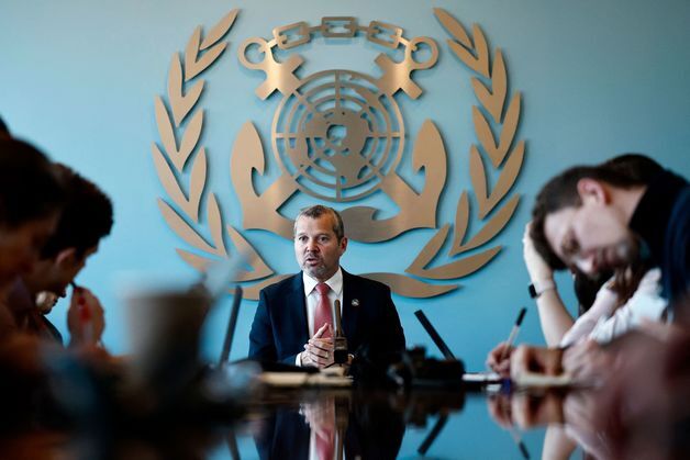 국제해사기구 "호르무즈에 선원 2만명·배 2000척 고립…지원 필요"