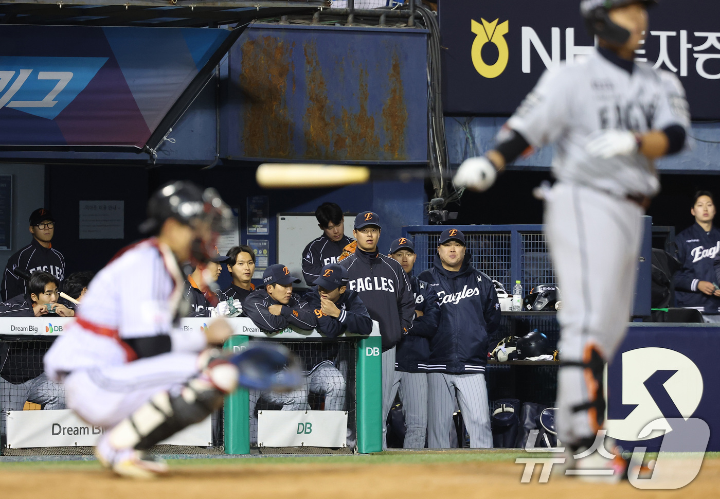 (서울=뉴스1) 김성진 기자 = 21일 서울 송파구 잠실야구장에서 열린 '2026 신한 SOL KBO리그' 한화 이글스와 LG 트윈스의 경기, 한화 노시환이 5회초 2사 3루 상황 …