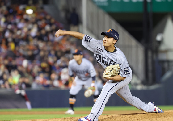 5회말 마운드 오른 정우주