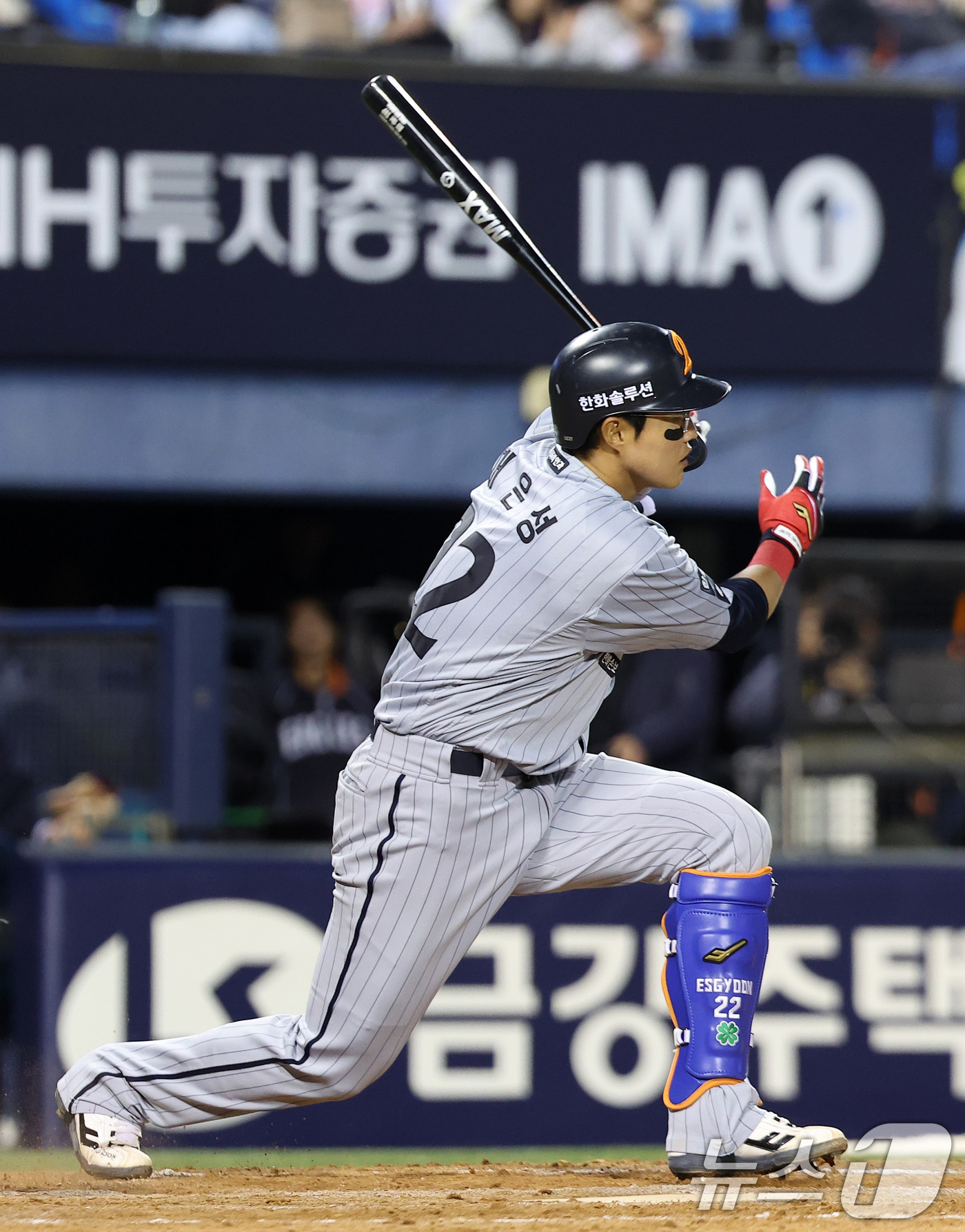 (서울=뉴스1) 김성진 기자 = 21일 서울 송파구 잠실야구장에서 열린 '2026 신한 SOL KBO리그' 한화 이글스와 LG 트윈스의 경기, 한화 채은성이 7회초 2사 2,3루 …