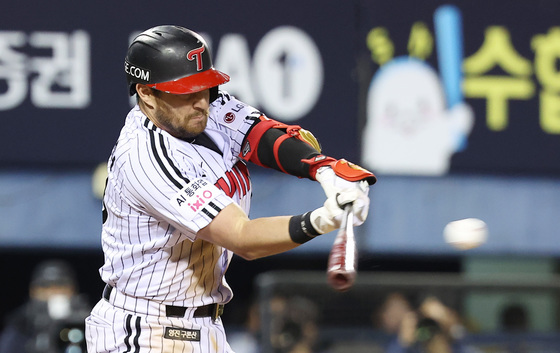 LG, '한국시리즈 리턴 매치'서 한화에 6-5 진땀승…오스틴 결승타