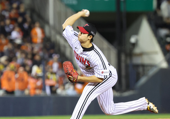 삼자범퇴로 막아내는 김영우