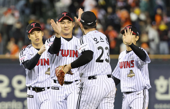 LG, 1점 차 승부서 '6승1패'…염경엽 "선수들 최고의 집중력 발휘"