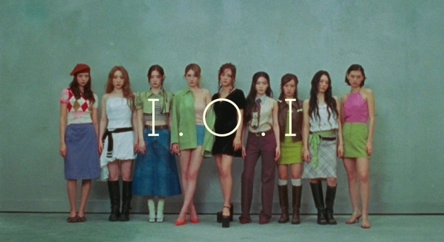 '10주년' 아이오아이, 반가운 첫 단체 비주얼…무드 필름 공개