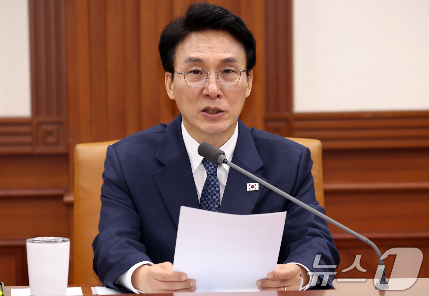 (서울=뉴스1) 김명섭 기자 = 김민석 국무총리가 22일 서울 종로구 세종대로 정부서울청사에서 열린 비상경제본부회의에서 모두 발언을 하고 있다.  2026.4.22/뉴스1
