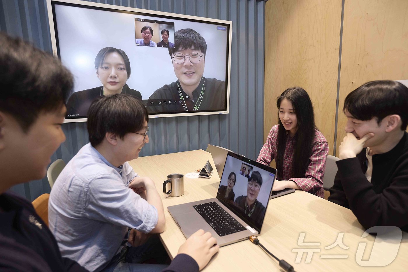 (서울=뉴스1) = SK텔레콤은 지난 21일 서울 디캠프 마포에서 열린 ‘엔비디아 네모트론 디벨로퍼 데이즈 서울 2026’의 테크니컬 패널 세션을 통해 엔비디아와 AI 모델 개발 …