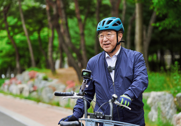 자전거 출근 윤호중 장관…중동 전쟁 고유가에 '에너지 절약' 총력전