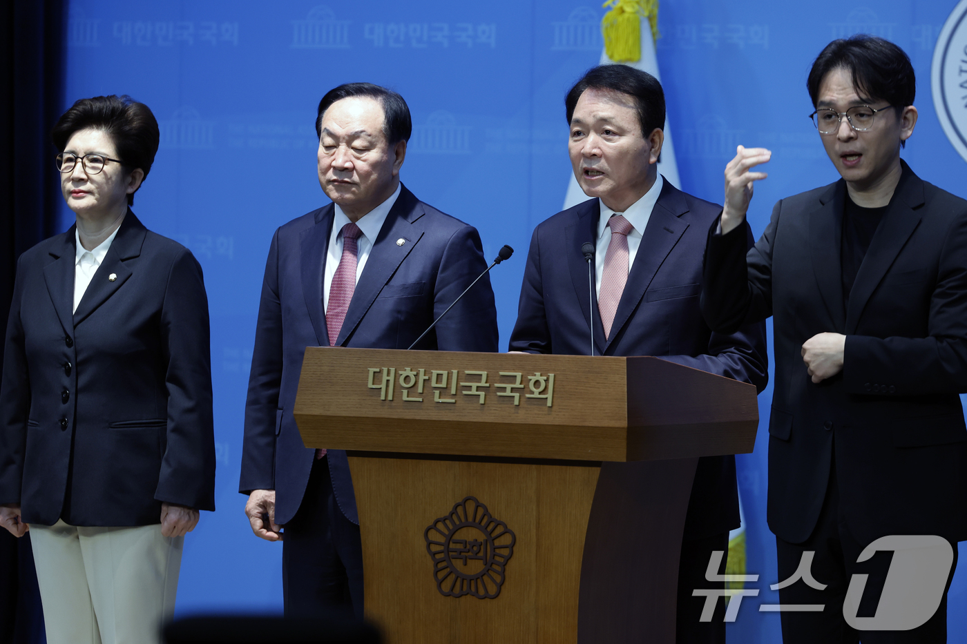 (서울=뉴스1) 박정호 기자 = 성일종 국민의힘 의원이 22일 오전 서울 여의도 국회 소통관에서 정치 현안 관련 기자회견을 하고 있다.성 의원은 이날 기자회견에서 국방부 답변에 대 …