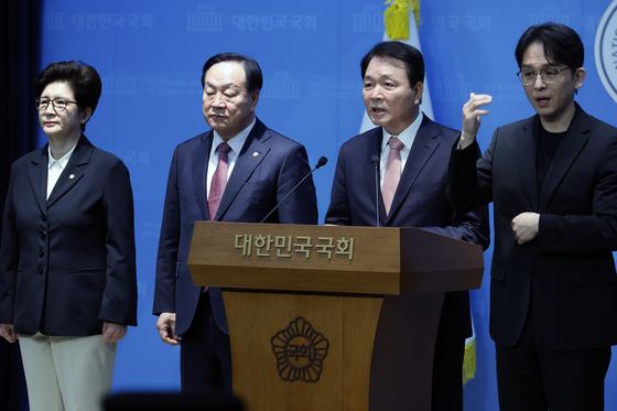 현안 기자회견 나선 성일종 의원