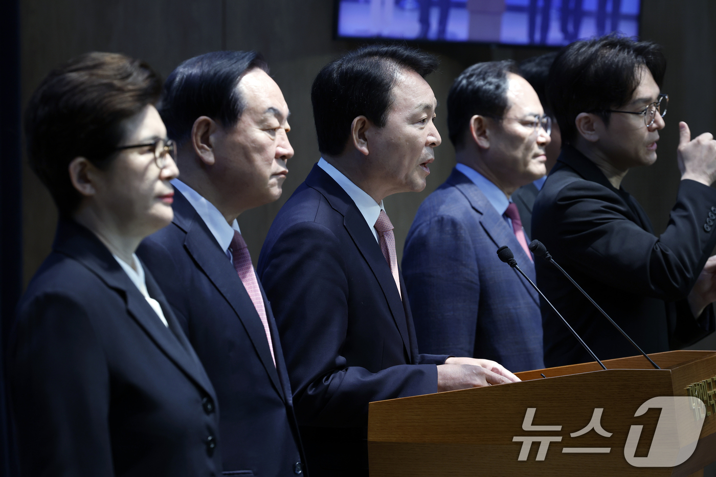 (서울=뉴스1) 박정호 기자 = 성일종 국민의힘 의원이 22일 오전 서울 여의도 국회 소통관에서 정치 현안 관련 기자회견을 하고 있다.성 의원은 이날 기자회견에서 국방부 답변에 대 …