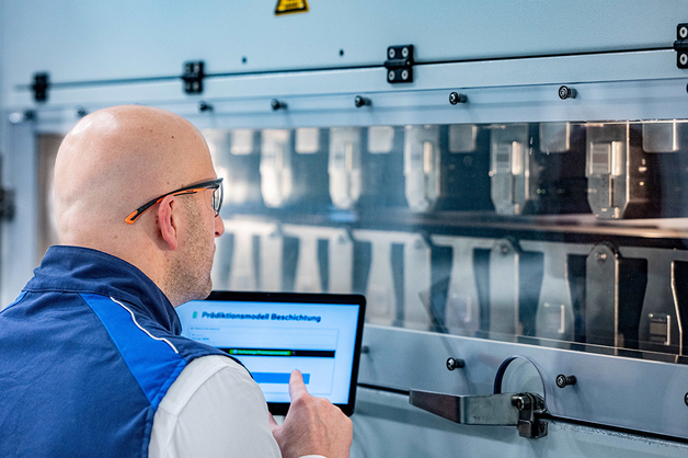 BMW 그룹, AI로 배터리 생산 혁신…소재·시간 50% 절감 목표