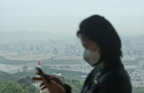 황사로 미세먼지 '나쁨'···마스크 착용 필수