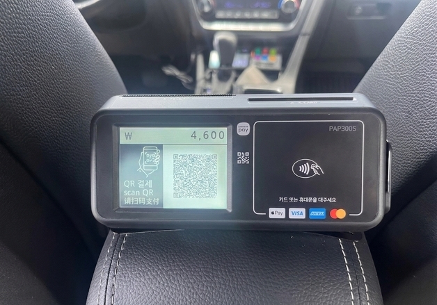 강릉 택시 1170대에 '뒷좌석 결제단말기'…이달 내 설치 완료
