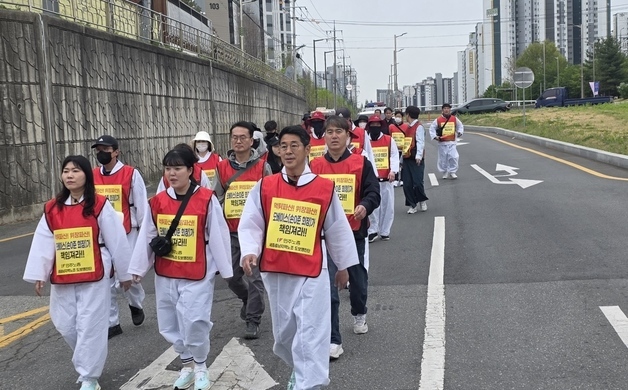 "가족들도 몰라요" 해고 91일째 우창코넥타 노동자 청와대까지 행진