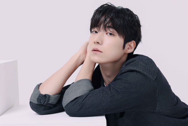 신예 정태영, 크로스진 소속사 아뮤즈 엔터 전속계약