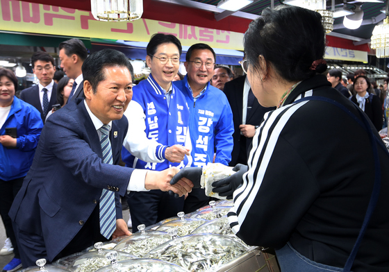 정청래 대표, 통영 찾아 민심 공략