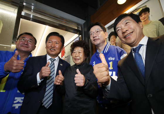 통영중앙전통시장 찾은 정청래 대표