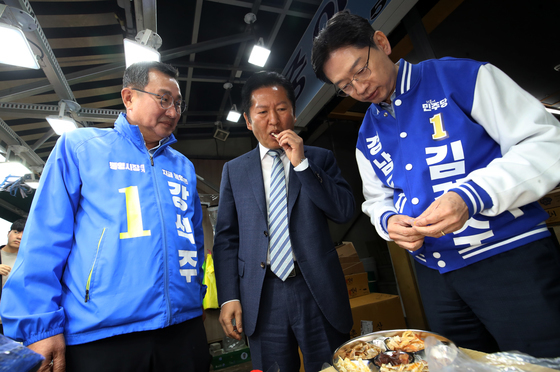 건어물 맛보는 정청래 대표