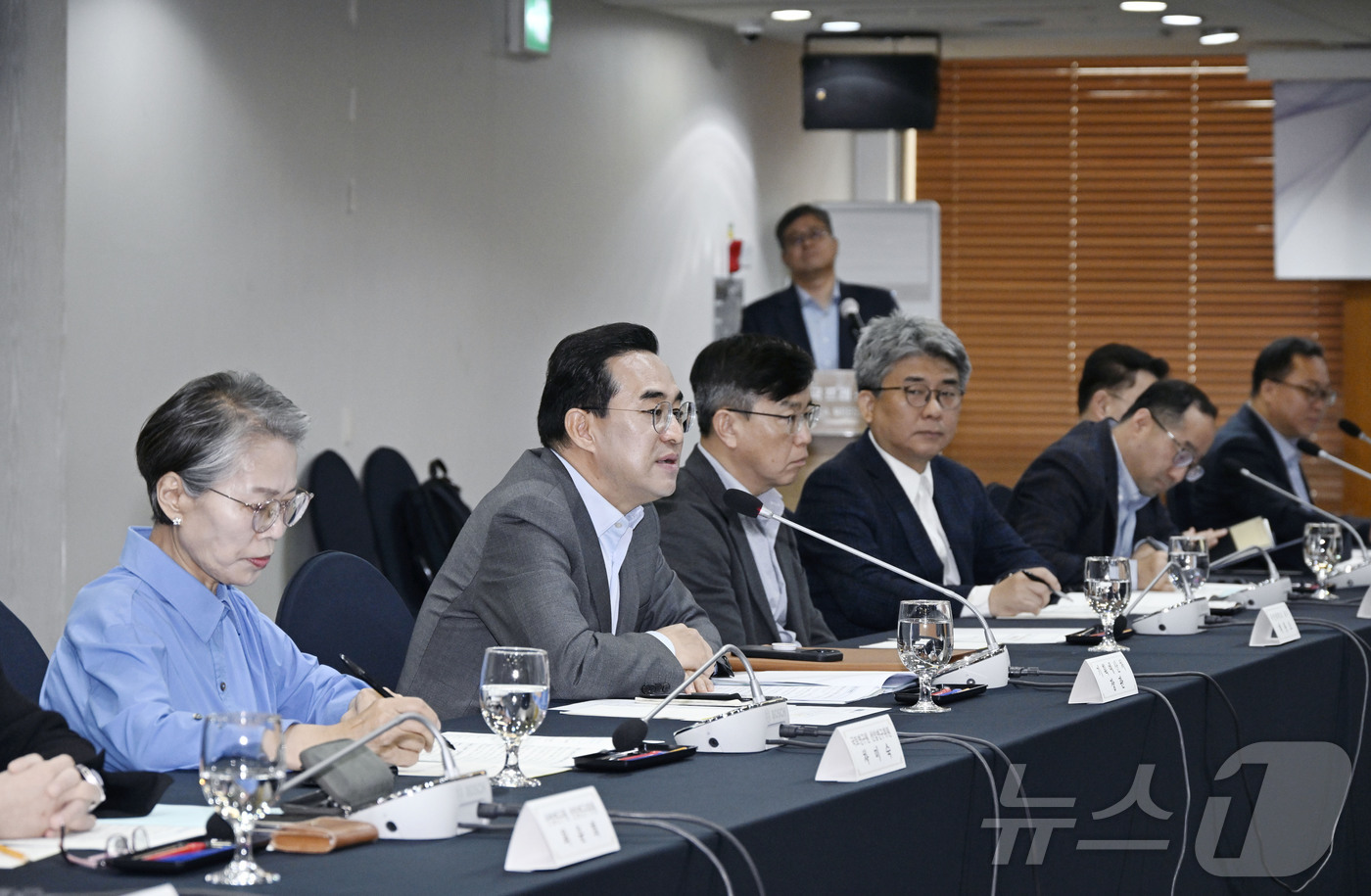 (서울=뉴스1) = 박홍근 기획예산처 장관이 22일 오전 서울 중구 한국프레스센터에서 열린 중장기전략위원회 전체회의에서 모두발언을 하고 있다. (기획예산처 제공. 재판매 및 DB …