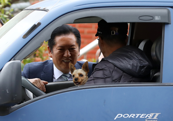 욕지도 주민과 대화하는 정청래 대표