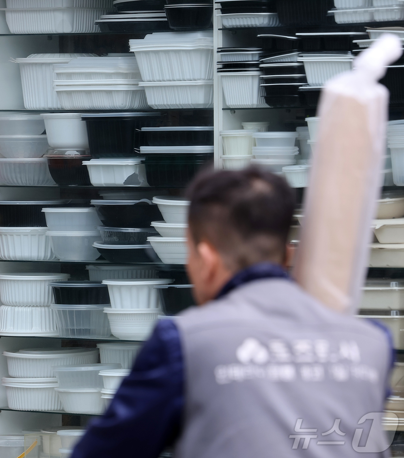 (서울=뉴스1) 김성진 기자 = 중동발 유가 충격으로 석유제품 가격이 급등하면서 지난달 국내 생산자물가가 약 4년 만에 가장 큰 폭으로 뛰었다. 특히 석유제품 가격은 전월 대비 3 …