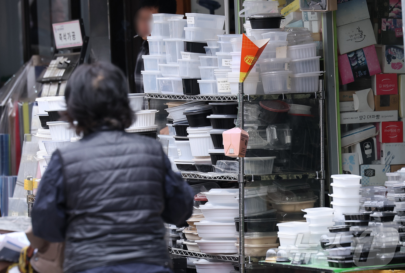 (서울=뉴스1) 김성진 기자 = 중동발 유가 충격으로 석유제품 가격이 급등하면서 지난달 국내 생산자물가가 약 4년 만에 가장 큰 폭으로 뛰었다. 특히 석유제품 가격은 전월 대비 3 …