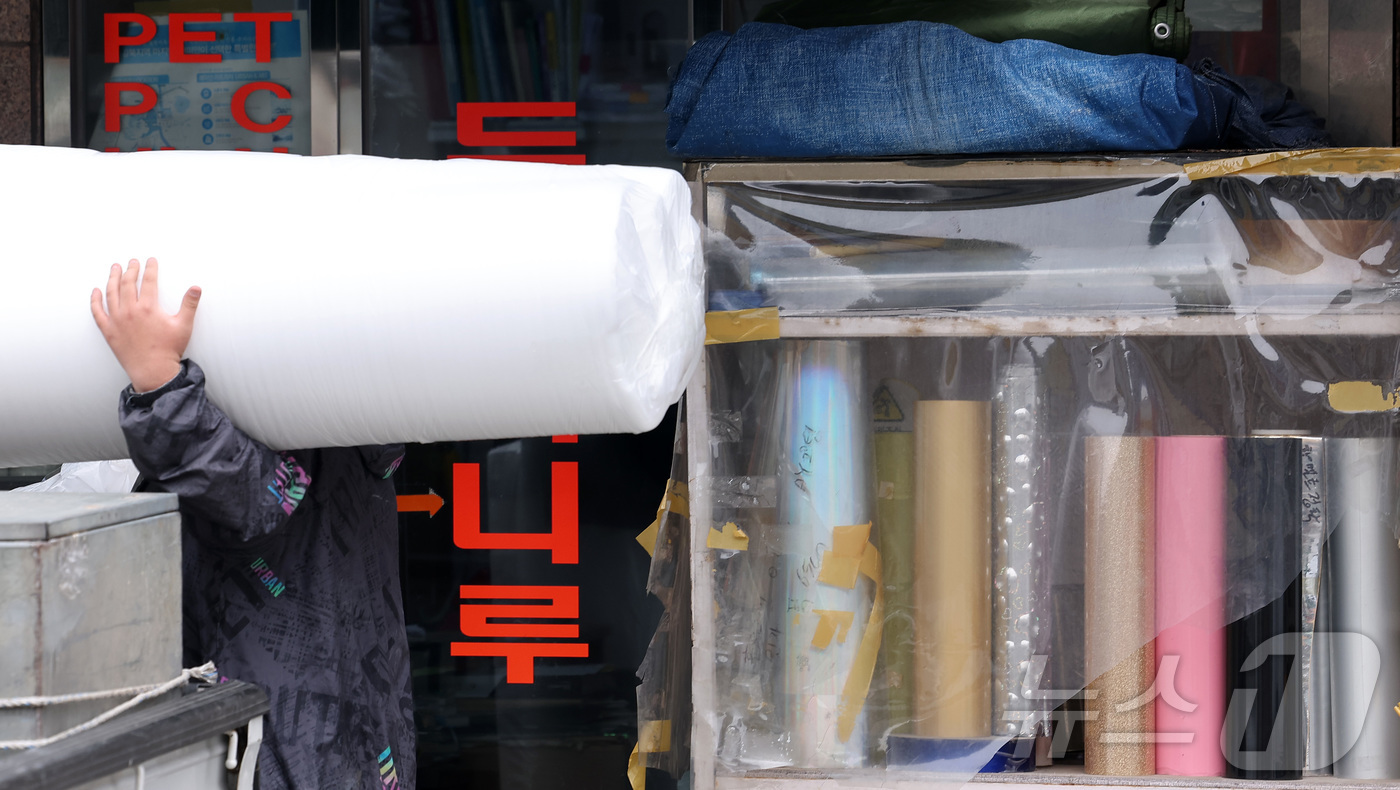(서울=뉴스1) 김성진 기자 = 중동발 유가 충격으로 석유제품 가격이 급등하면서 지난달 국내 생산자물가가 약 4년 만에 가장 큰 폭으로 뛰었다. 특히 석유제품 가격은 전월 대비 3 …