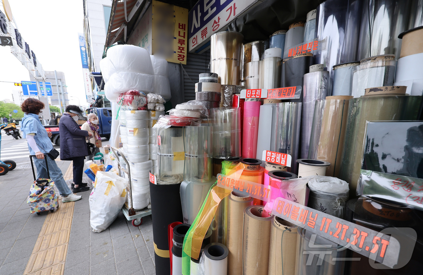 (서울=뉴스1) 김성진 기자 = 중동발 유가 충격으로 석유제품 가격이 급등하면서 지난달 국내 생산자물가가 약 4년 만에 가장 큰 폭으로 뛰었다. 특히 석유제품 가격은 전월 대비 3 …