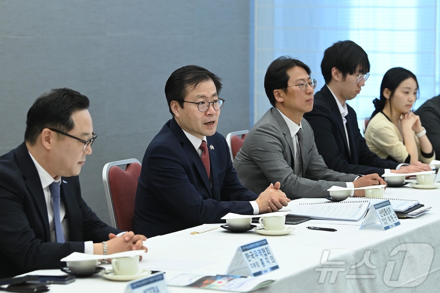 (서울=뉴스1) = 여한구 산업통상부 통상교섭본부장이 22일(현지시간) 일본 도쿄에서 열린 일본 현지 진출 기업 및 유관기관 간담회에서 인사말을 하고 있다. (산업통상부 제공. 재 …